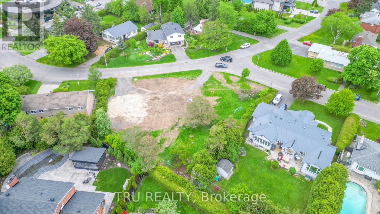 2300 Fox Crescent, Ottawa, Ontario  K2B 7K6 - Photo 20 - X12181522