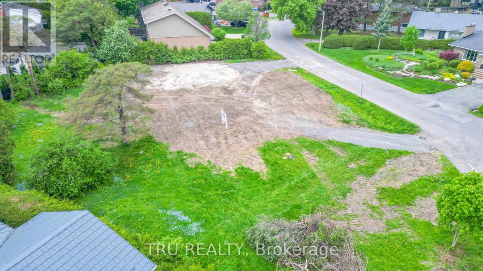 2298 Fox Crescent, Ottawa, Ontario  K2B 7K6 - Photo 16 - X12181660