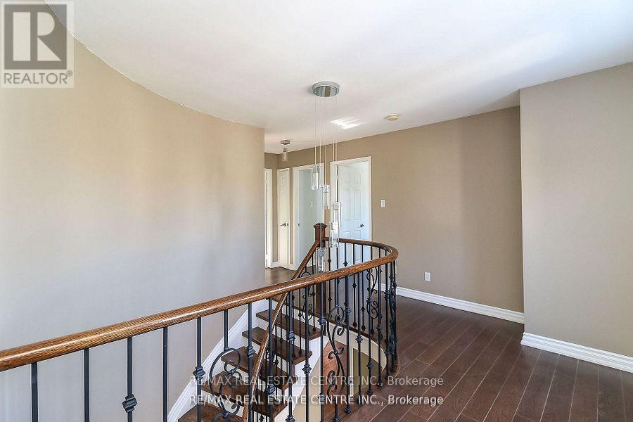 25 Meadowlark Road, Barrie, Ontario  L4M 6C8 - Photo 3 - S12177449