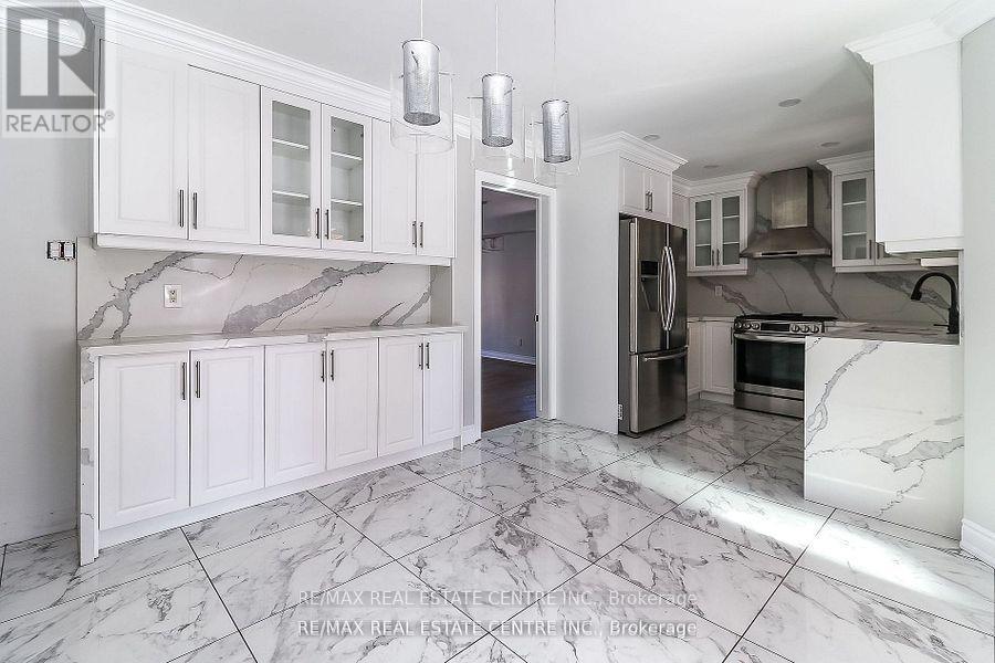25 Meadowlark Road, Barrie, Ontario  L4M 6C8 - Photo 9 - S12177449