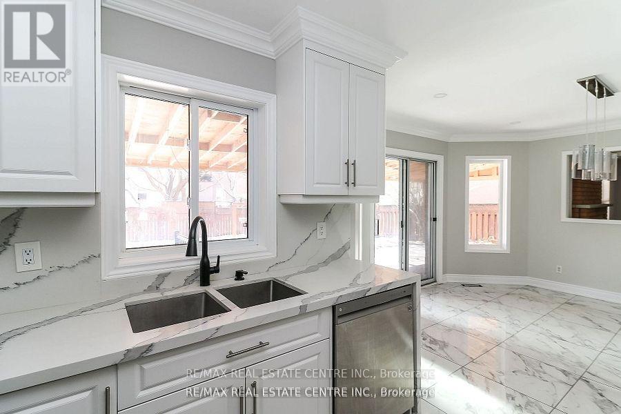 25 Meadowlark Road, Barrie, Ontario  L4M 6C8 - Photo 12 - S12177449