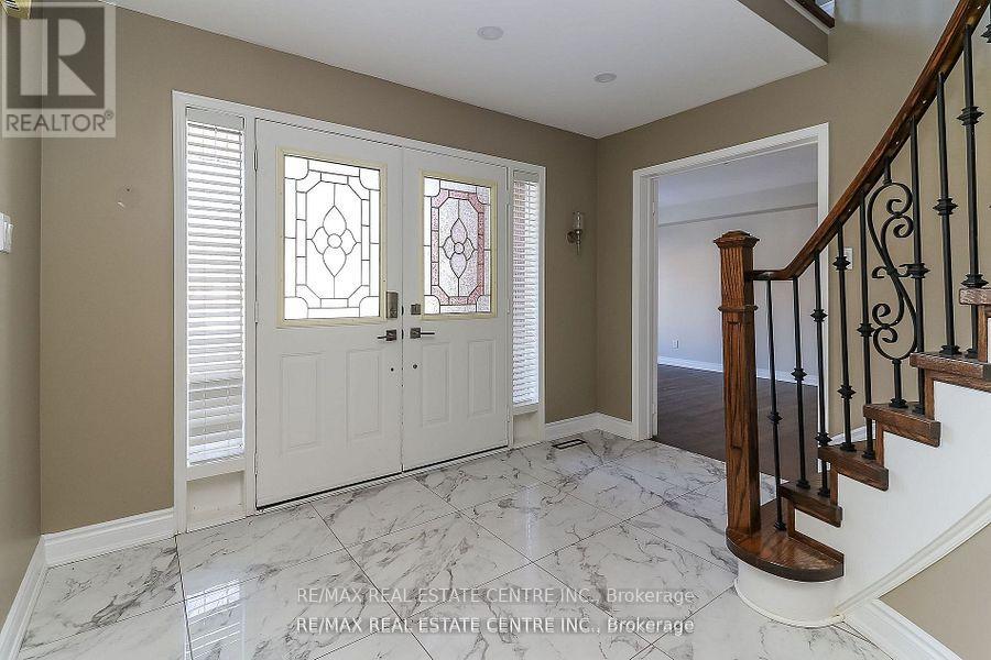 25 Meadowlark Road, Barrie, Ontario  L4M 6C8 - Photo 5 - S12177449