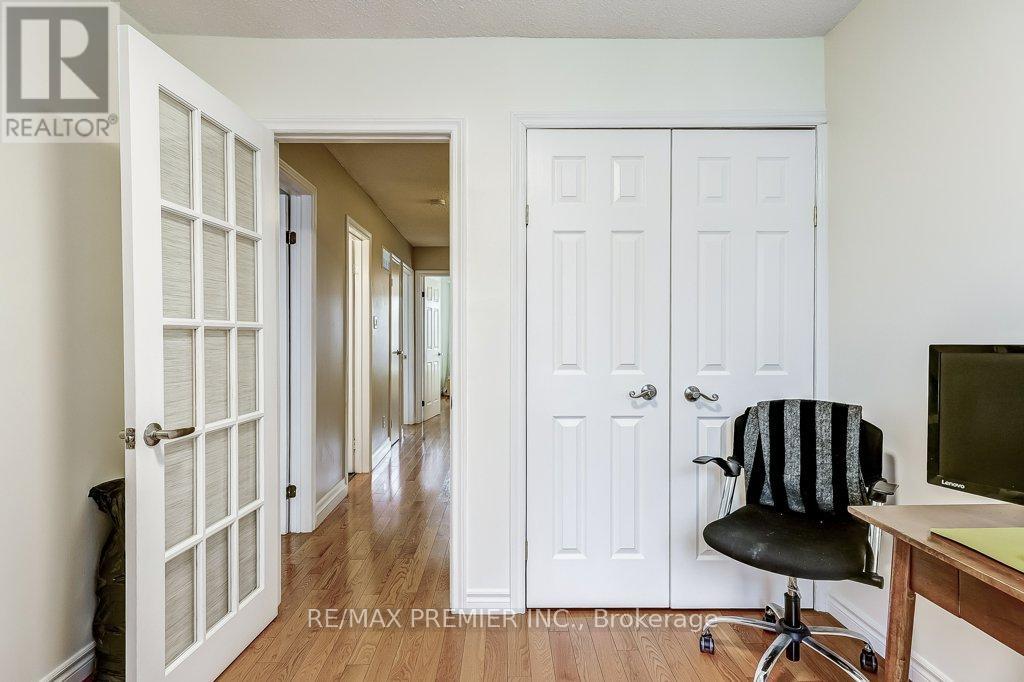 20 - 1951 Rathburn Road, Mississauga, Ontario  L4W 2N9 - Photo 24 - W12098239