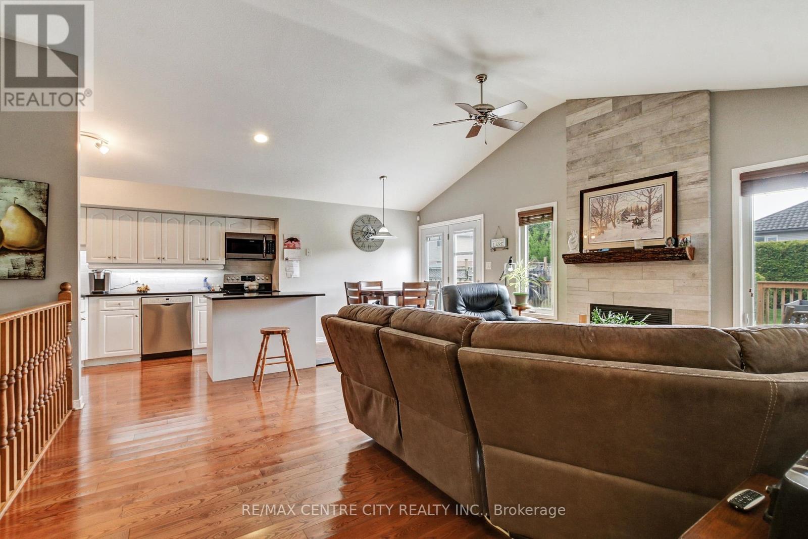 Photo 9 of 26 for 20 Steeplechase Court