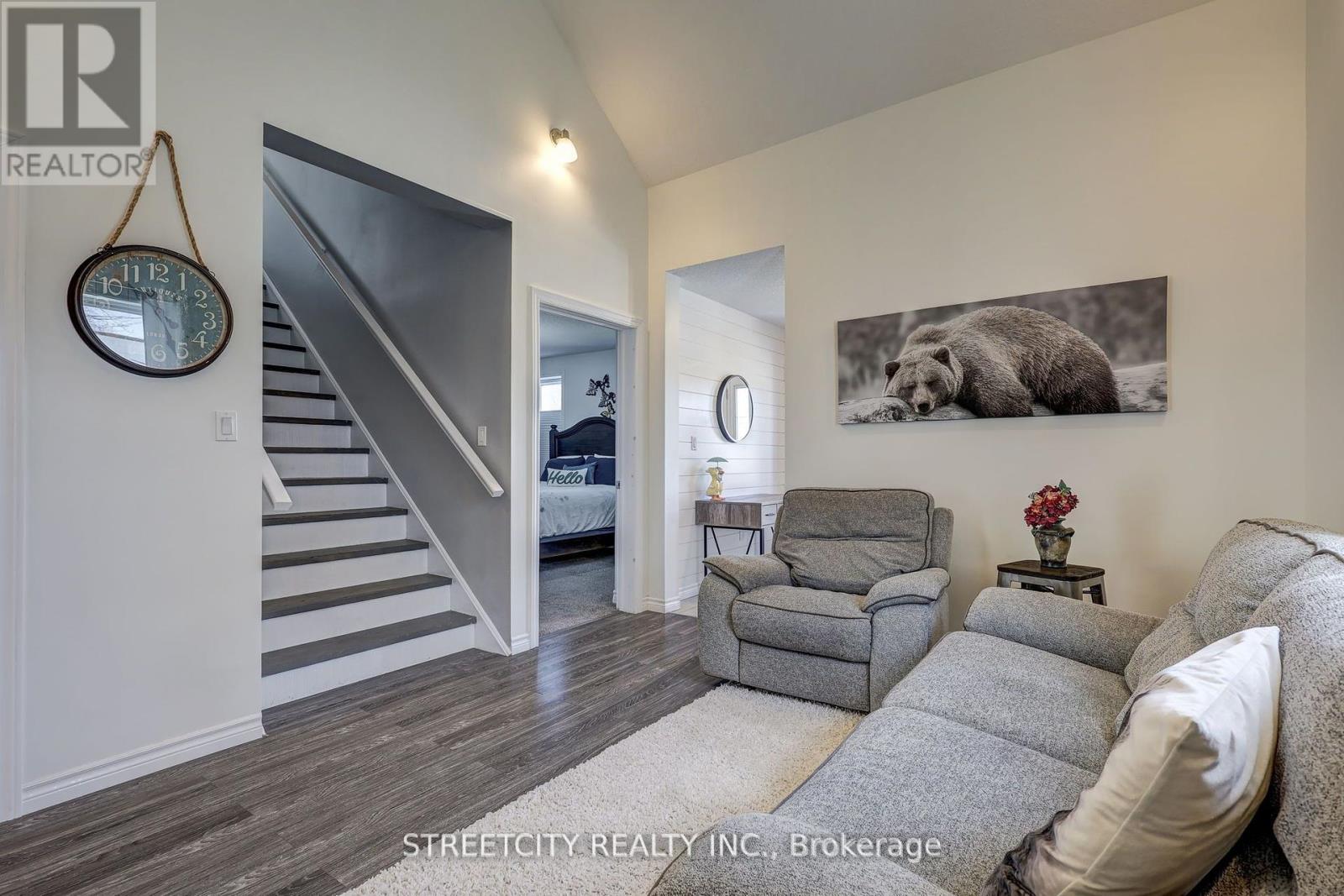 236 Marsh Line, Dutton/dunwich, Ontario  N0L 1J0 - Photo 12 - X12184473