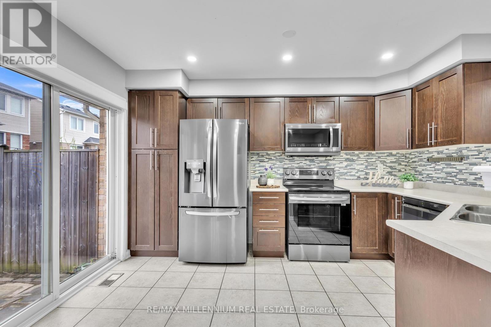 166 Silverthorne Drive, Cambridge, Ontario  N3C 0C3 - Photo 21 - X12132814