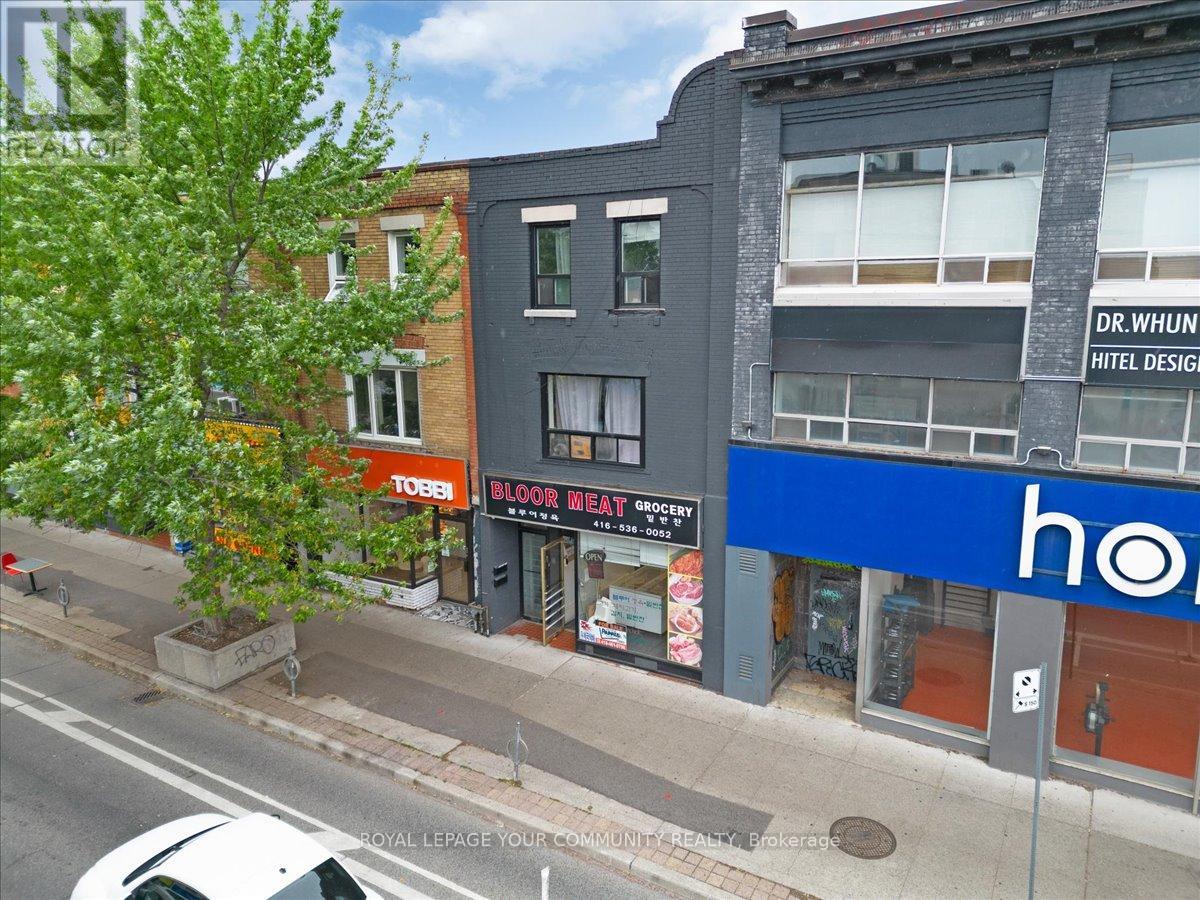 676 BLOOR STREET W, Toronto, Ontario