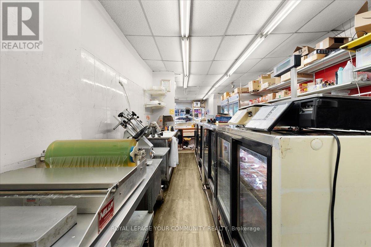 676 Bloor Street W, Toronto (Annex), Ontario  M6G 1L2 - Photo 11 - C12184407