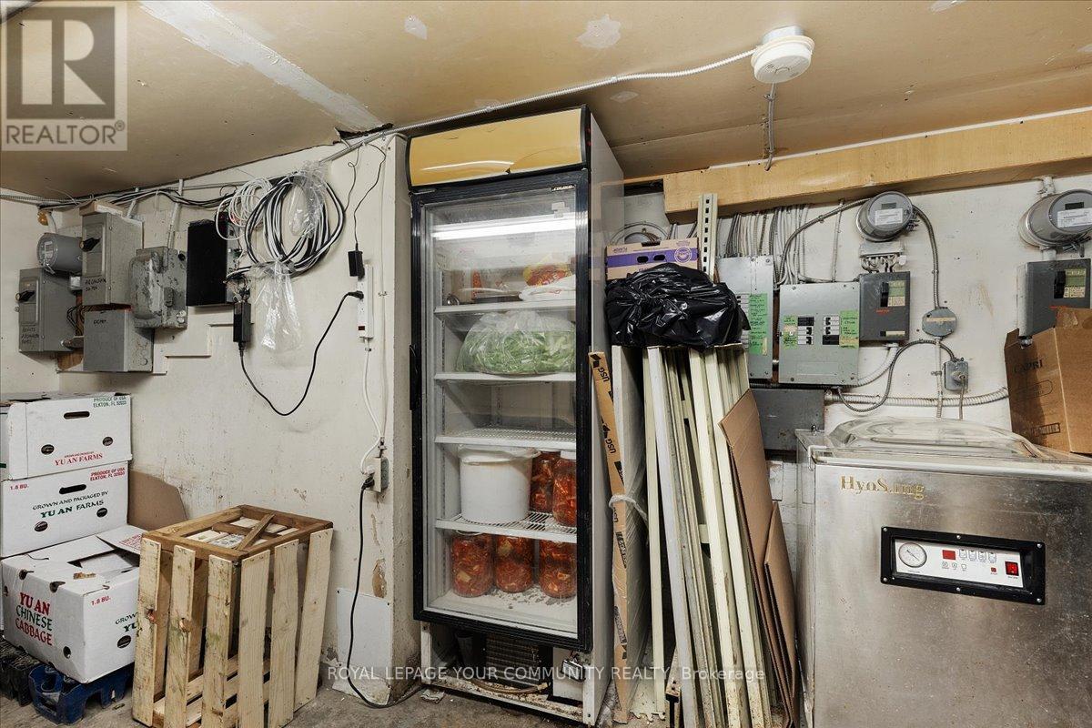 676 Bloor Street W, Toronto (Annex), Ontario  M6G 1L2 - Photo 15 - C12184407