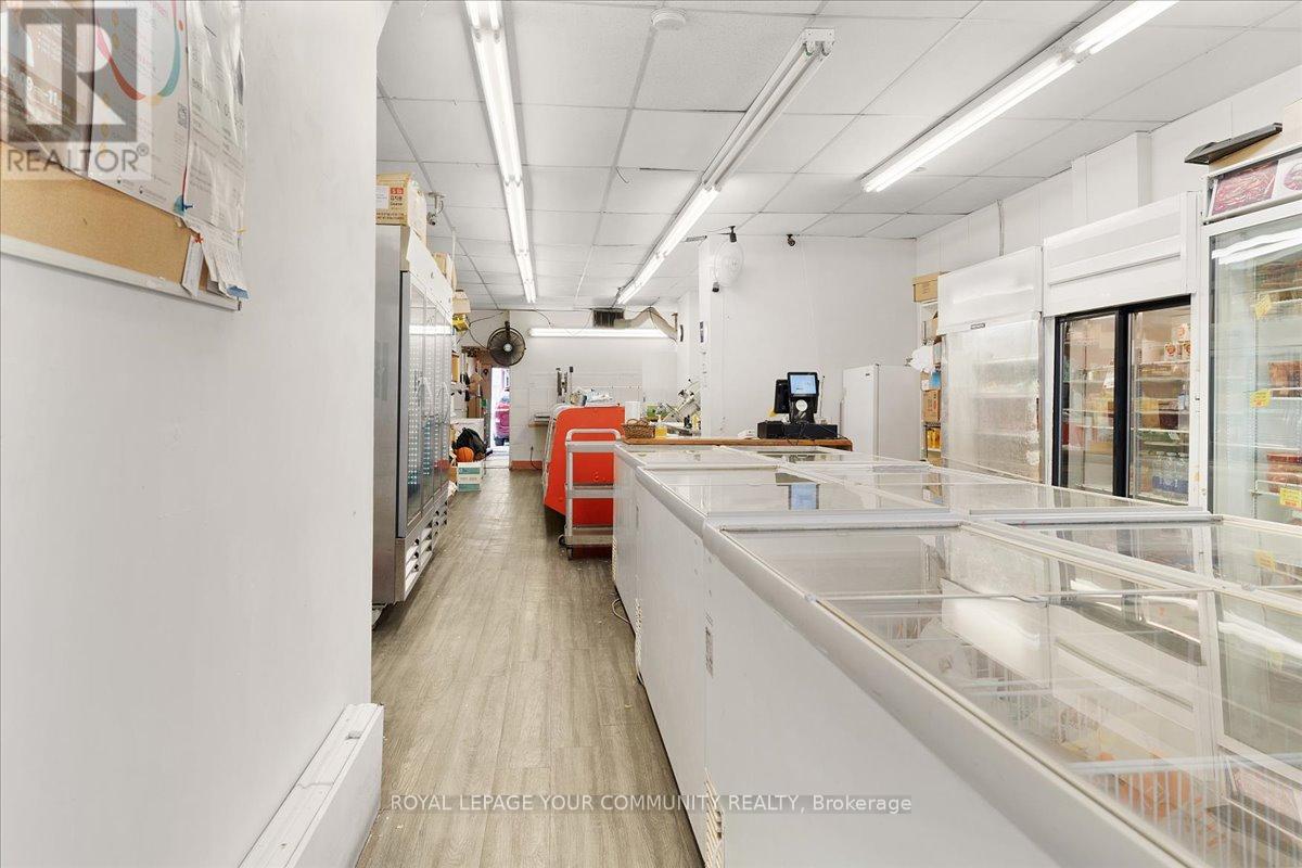 676 Bloor Street W, Toronto (Annex), Ontario  M6G 1L2 - Photo 3 - C12184407