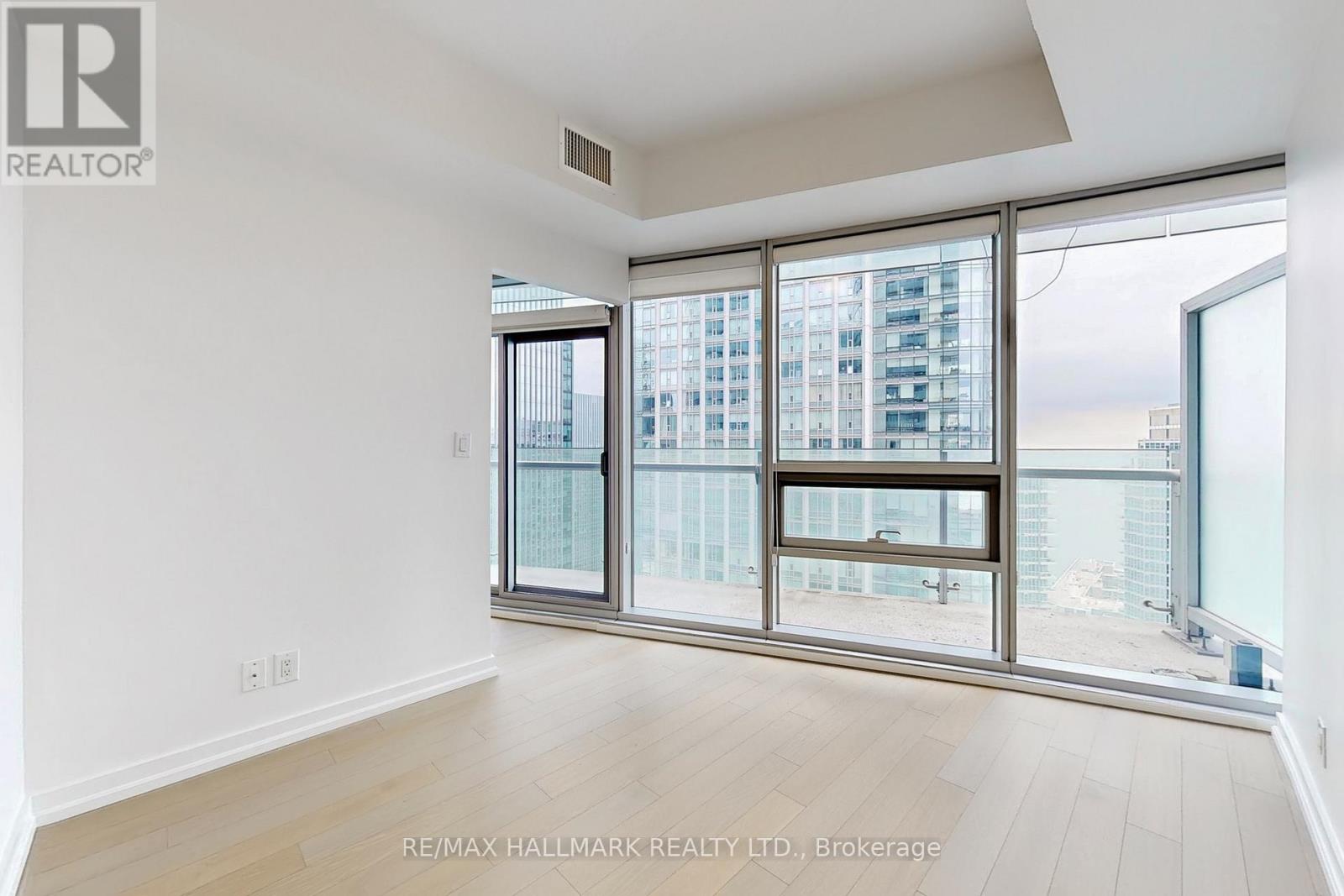 3302 - 12 York Street, Toronto (Waterfront Communities), Ontario  M5J 0A9 - Photo 16 - C12184441