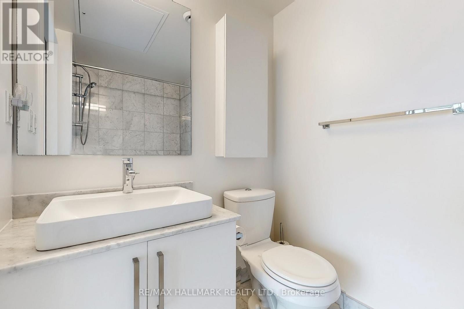 3302 - 12 York Street, Toronto (Waterfront Communities), Ontario  M5J 0A9 - Photo 19 - C12184441