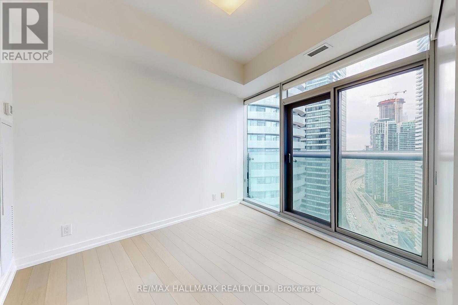 3302 - 12 York Street, Toronto (Waterfront Communities), Ontario  M5J 0A9 - Photo 25 - C12184441