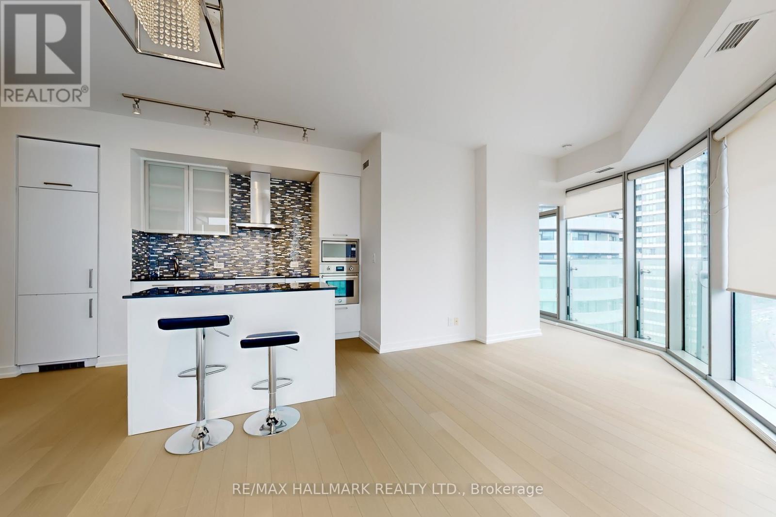 3302 - 12 York Street, Toronto (Waterfront Communities), Ontario  M5J 0A9 - Photo 7 - C12184441