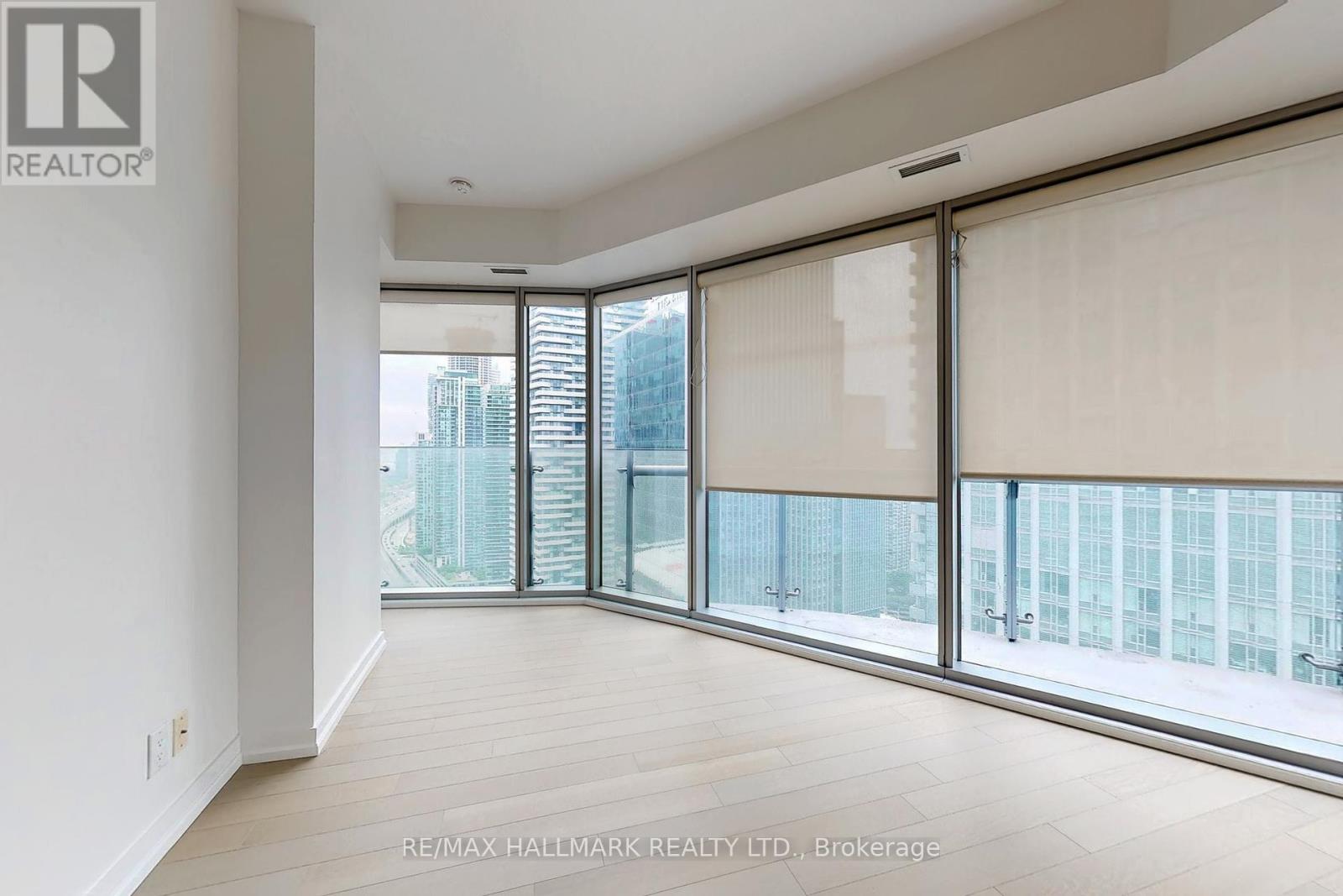 3302 - 12 York Street, Toronto (Waterfront Communities), Ontario  M5J 0A9 - Photo 8 - C12184441