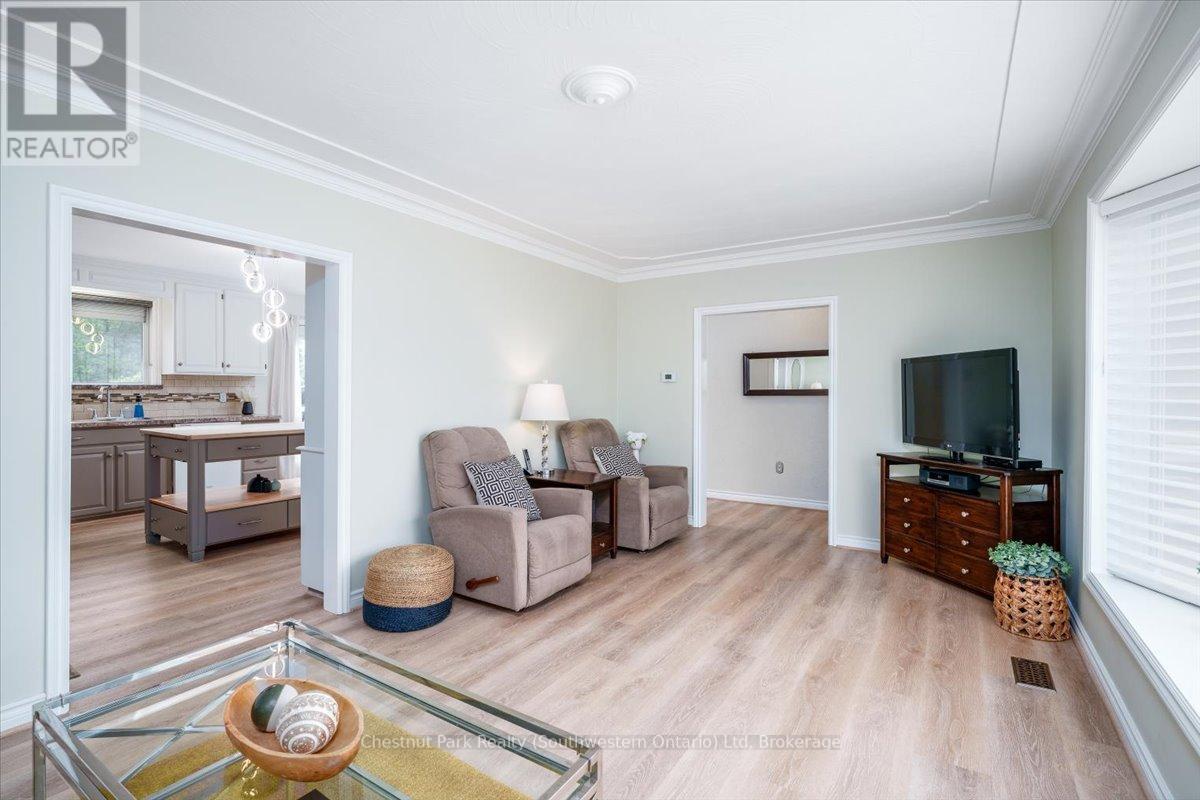 31 Sunset Street, East Gwillimbury, Ontario  L9N 1H1 - Photo 12 - N12178655