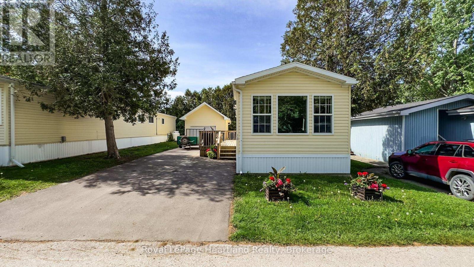 10 Bloomsbury Drive, Ashfield-Colborne-Wawanosh, Ontario  N7A 3Y3 - Photo 2 - X12165812