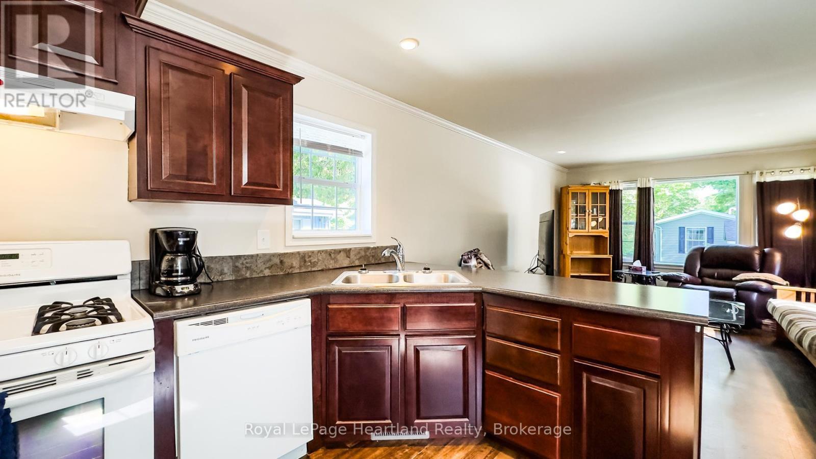 10 Bloomsbury Drive, Ashfield-Colborne-Wawanosh, Ontario  N7A 3Y3 - Photo 20 - X12165812