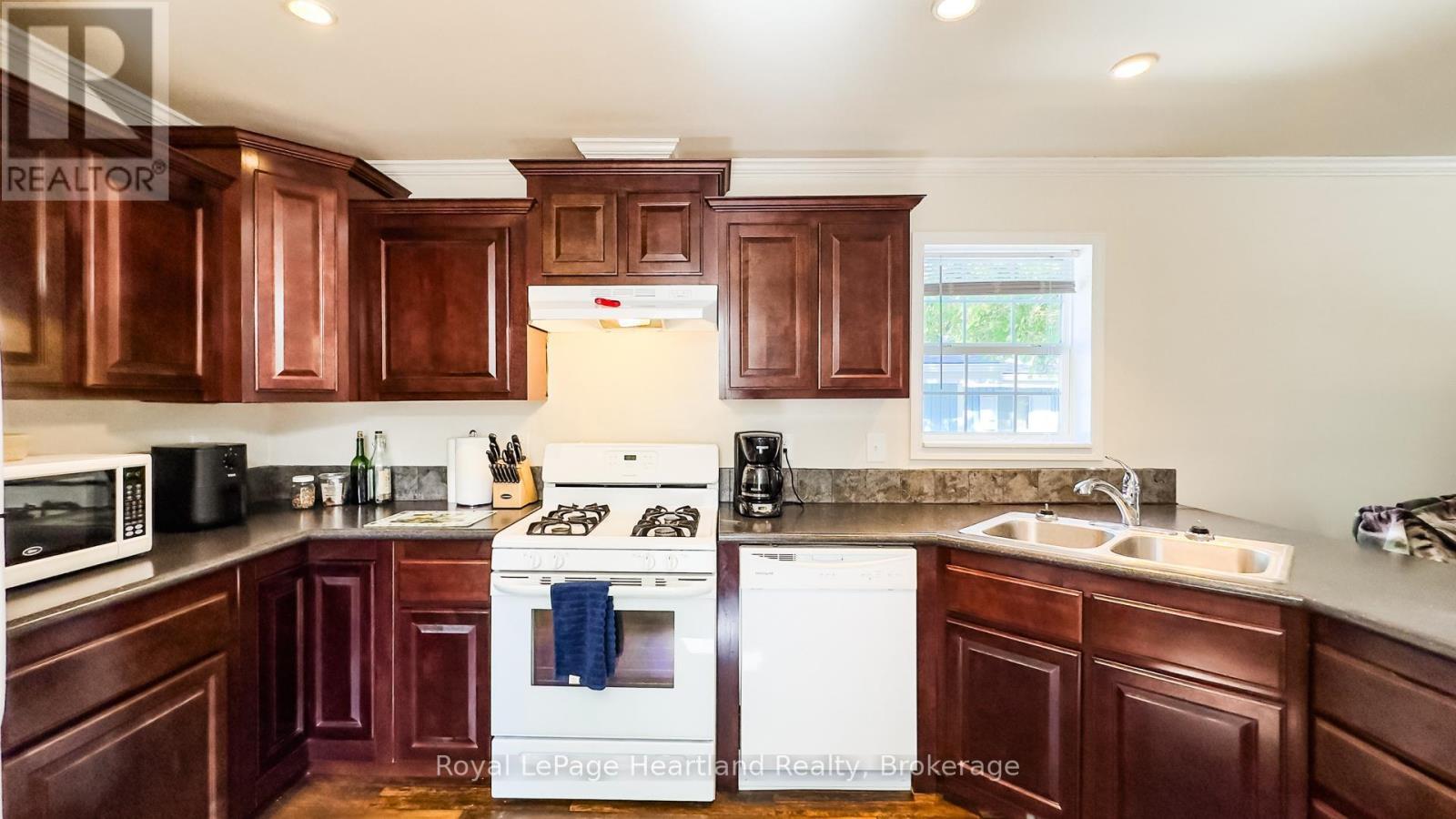 10 Bloomsbury Drive, Ashfield-Colborne-Wawanosh, Ontario  N7A 3Y3 - Photo 19 - X12165812