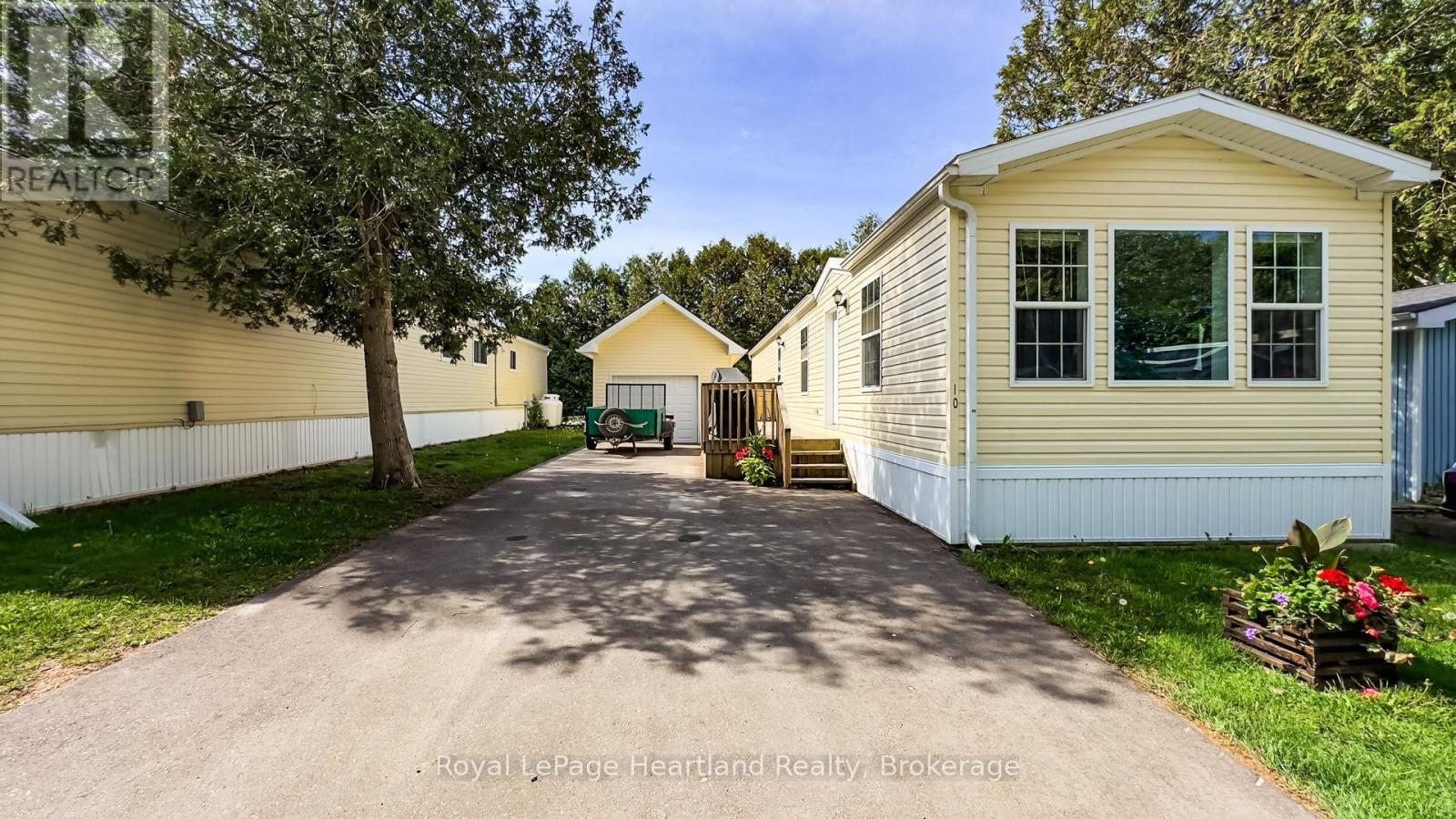 10 Bloomsbury Drive, Ashfield-Colborne-Wawanosh, Ontario  N7A 3Y3 - Photo 4 - X12165812