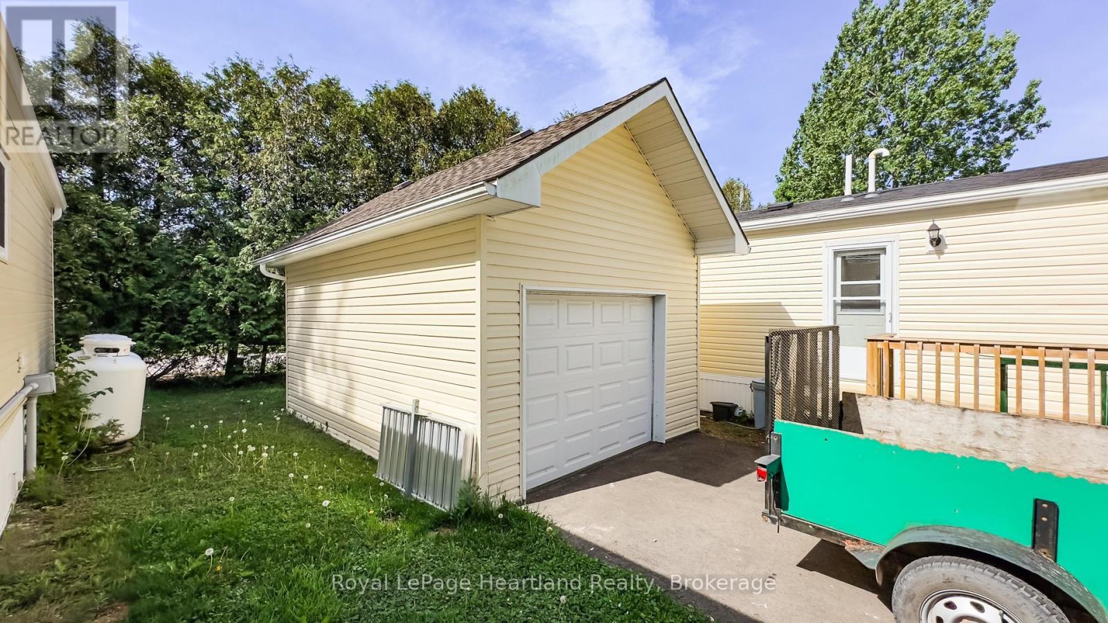10 Bloomsbury Drive, Ashfield-Colborne-Wawanosh, Ontario  N7A 3Y3 - Photo 9 - X12165812