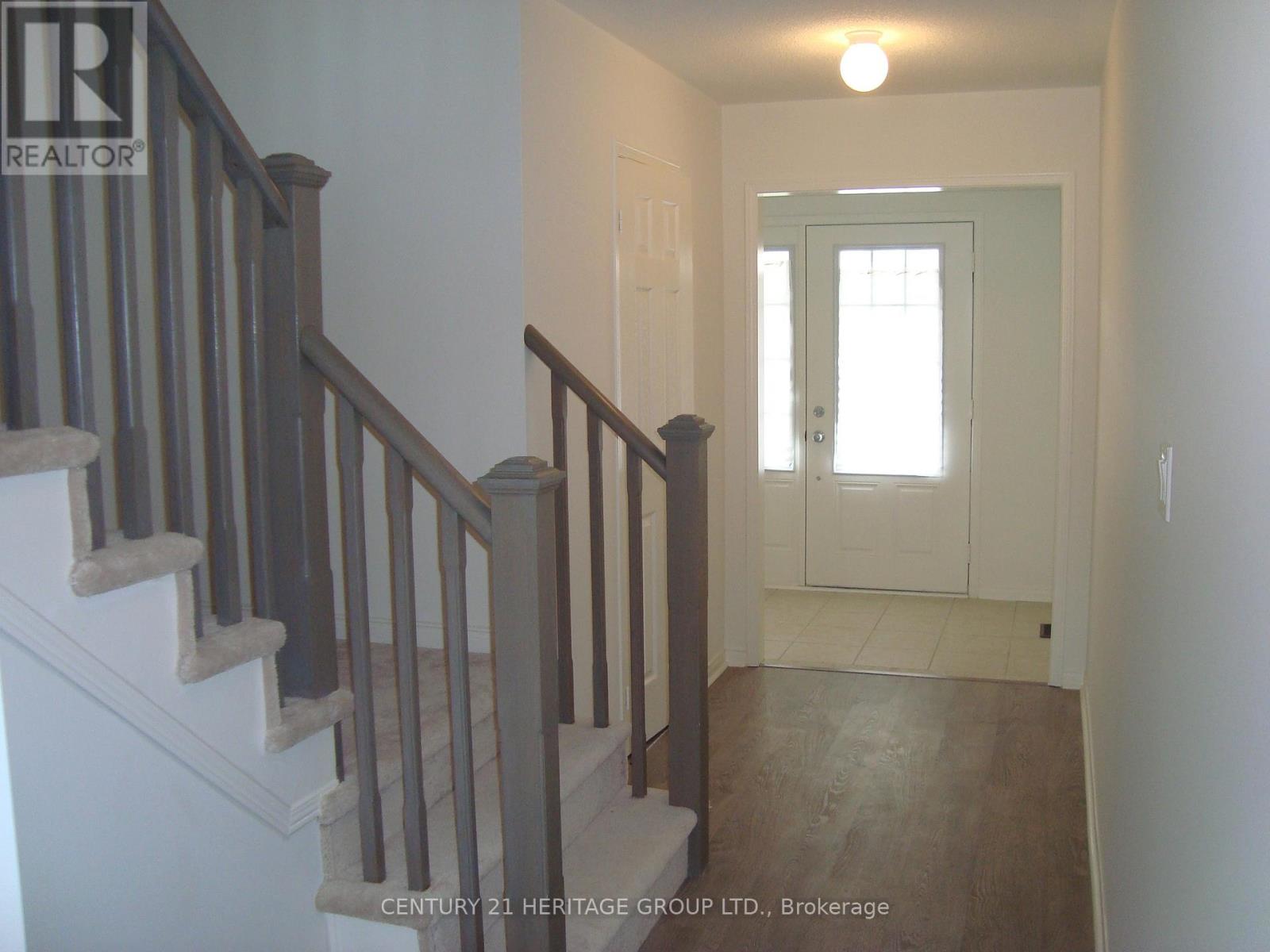 375 Langford Boulevard, Bradford West Gwillimbury (Bradford), Ontario  L3Z 0P7 - Photo 3 - N12184349