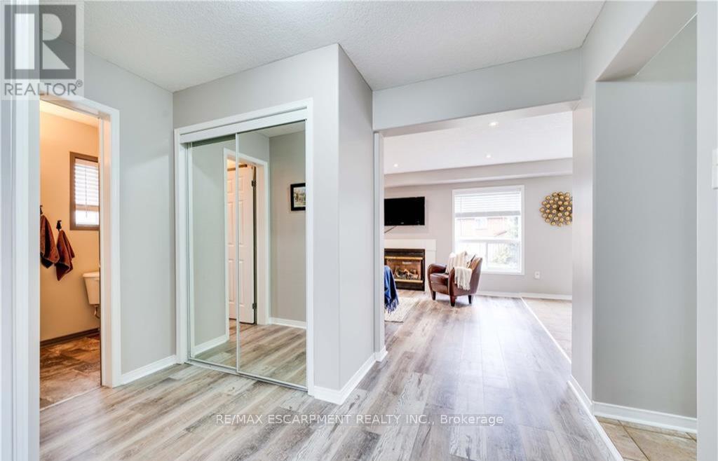 12 Gaydon Way, Brantford, Ontario  N3T 6P9 - Photo 5 - X12183750