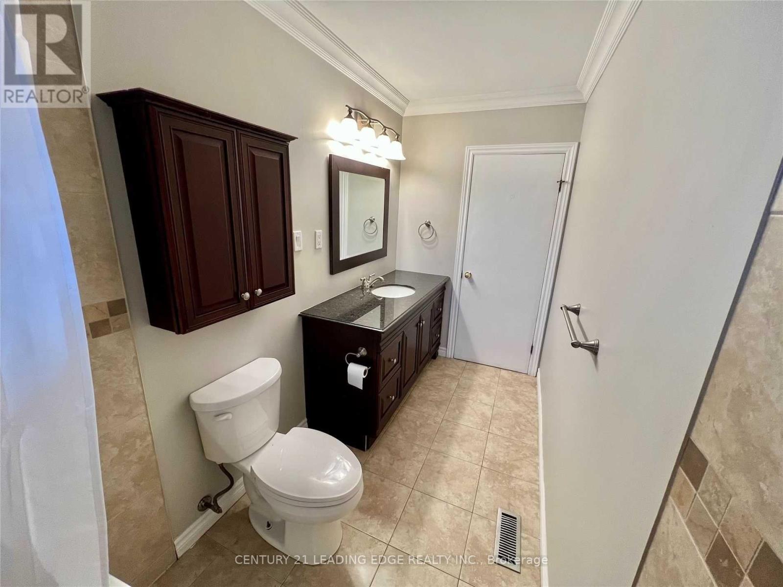 Main - 214 Gibbons Street, Oshawa (Mclaughlin), Ontario  L1J 4Y4 - Photo 11 - E12184383
