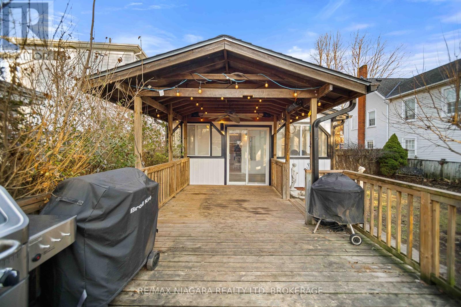 14 Salina Street, St. Catharines, Ontario  L2R 3K3 - Photo 23 - X12184572