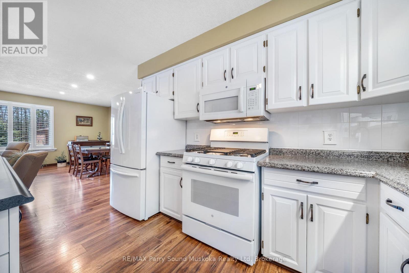 49 Stocco Circle, Tiny, Ontario  L0L 2T0 - Photo 22 - S12184455
