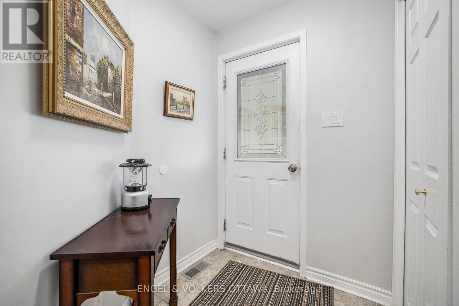 3093 Woodkilton Drive, Ottawa, Ontario  K0A 1T0 - Photo 4 - X12184495
