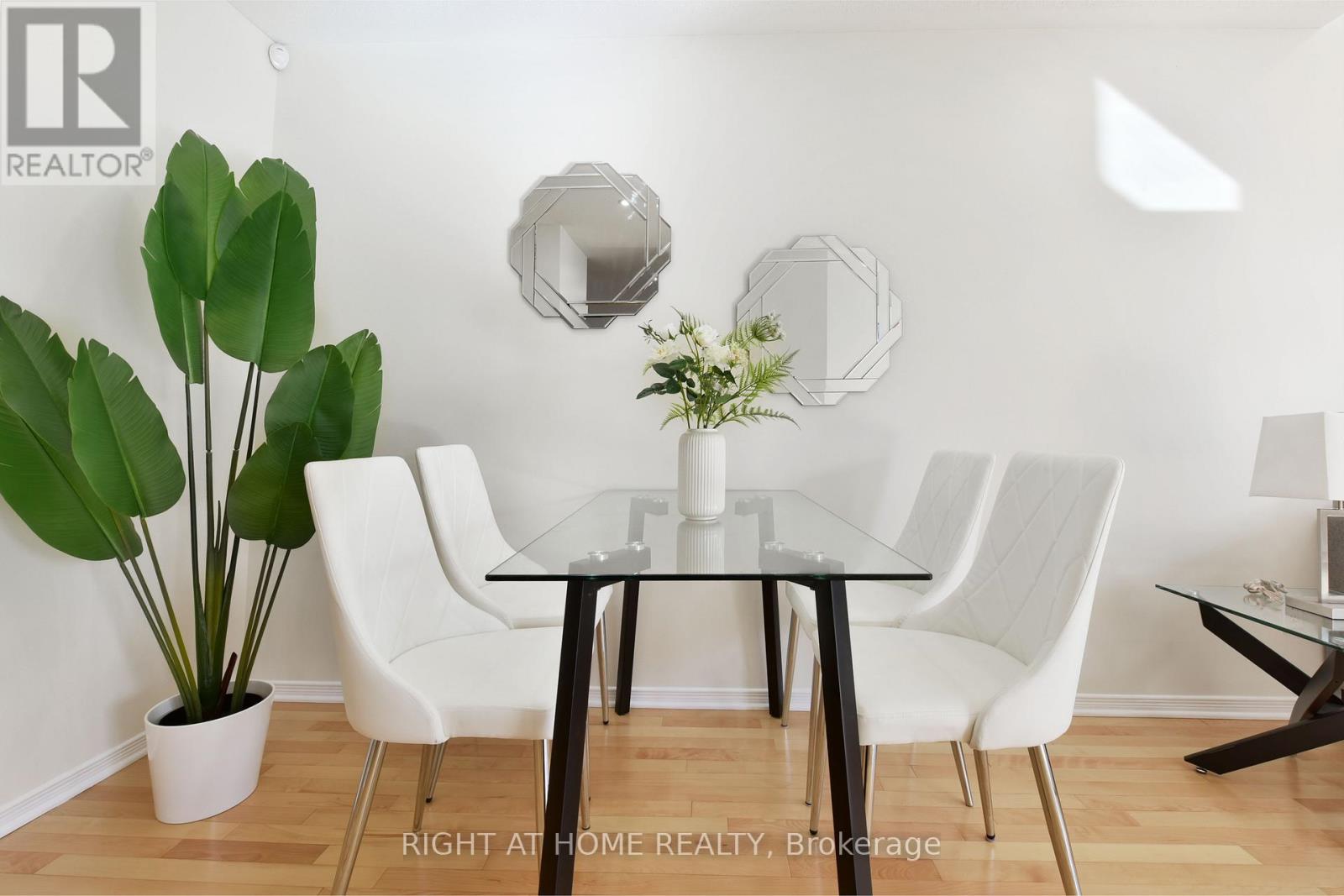205 Gray Crescent, Ottawa, Ontario  K2K 3L8 - Photo 8 - X12184576