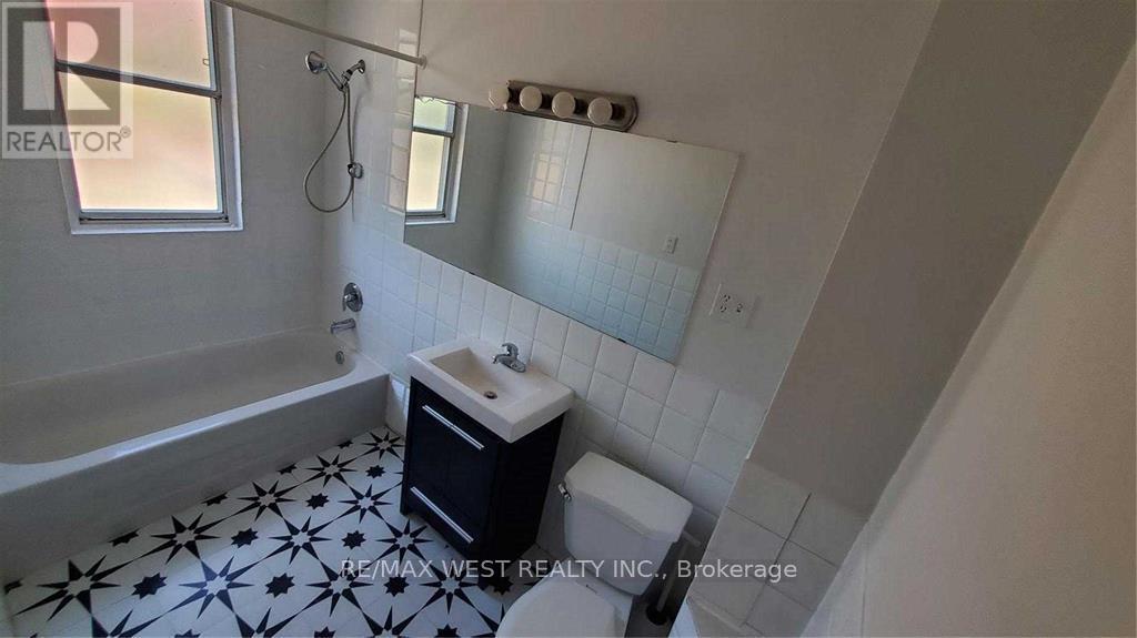 B (Back) - 66 Dagmar Avenue, Toronto (South Riverdale), Ontario  M4M 1W1 - Photo 12 - E12170820