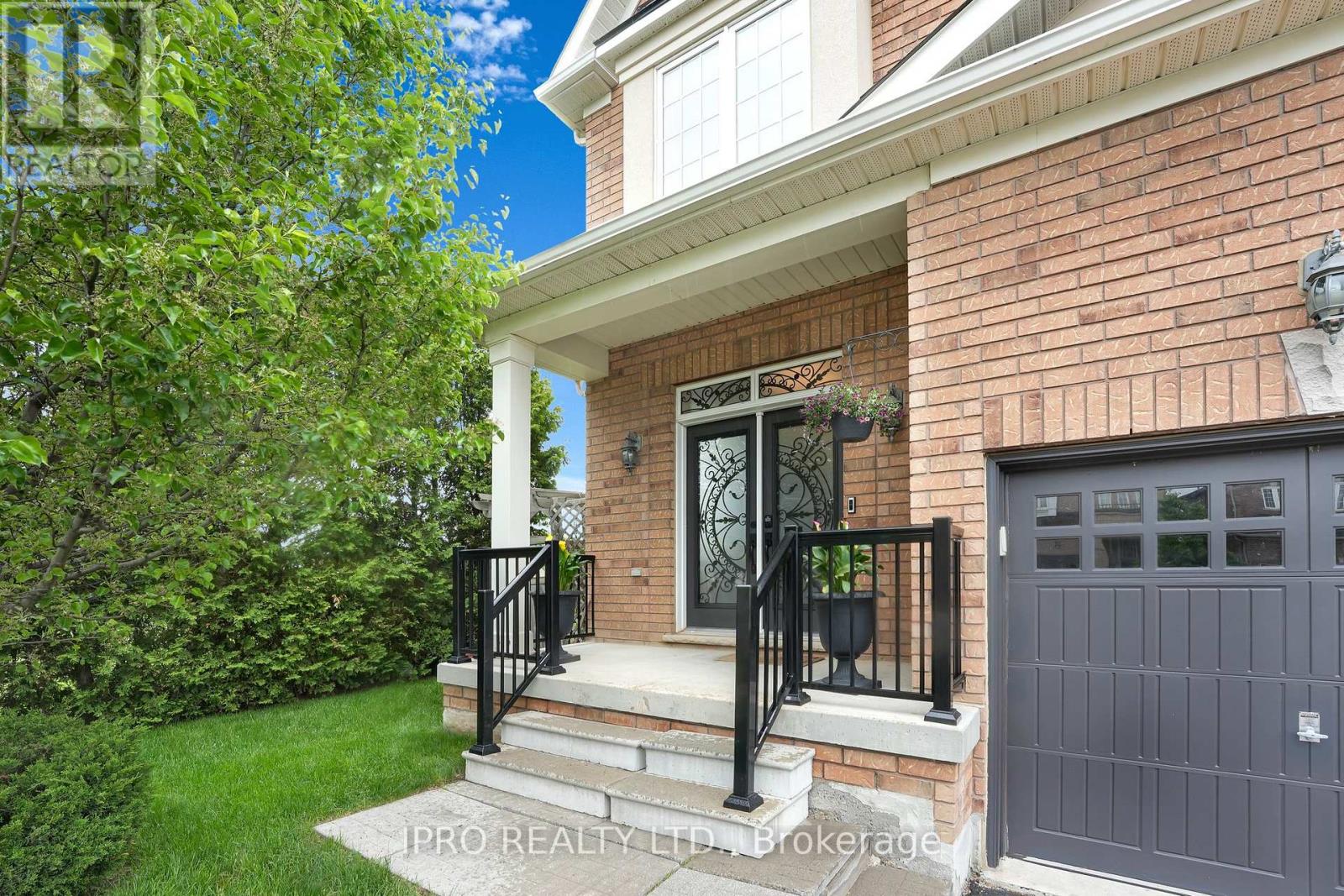 89 Daviselm Drive, Brampton, Ontario  L6X 2Z1 - Photo 3 - W12184364