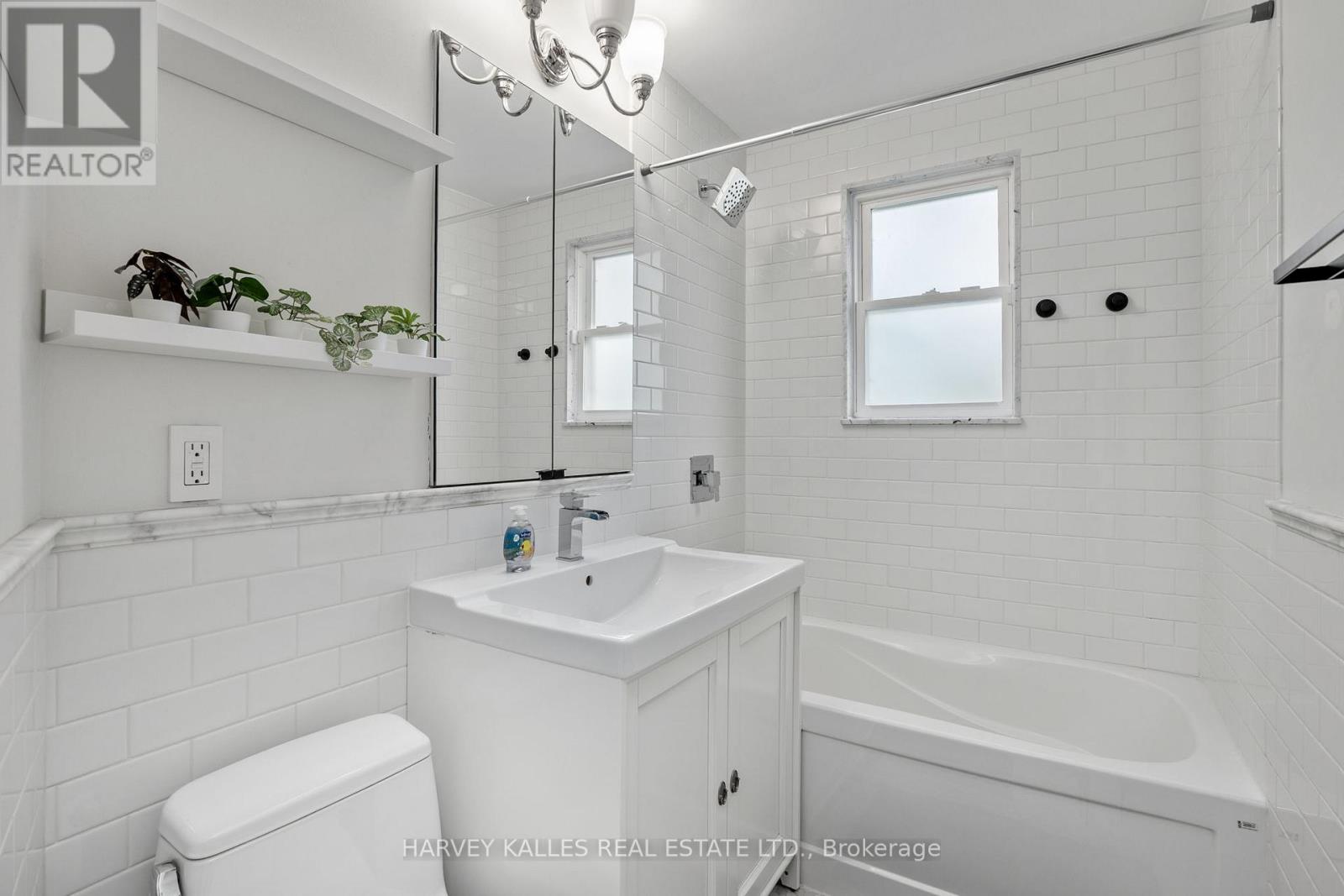 224 Berry Road, Toronto (Stonegate-Queensway), Ontario  M8Y 1X6 - Photo 20 - W12184452