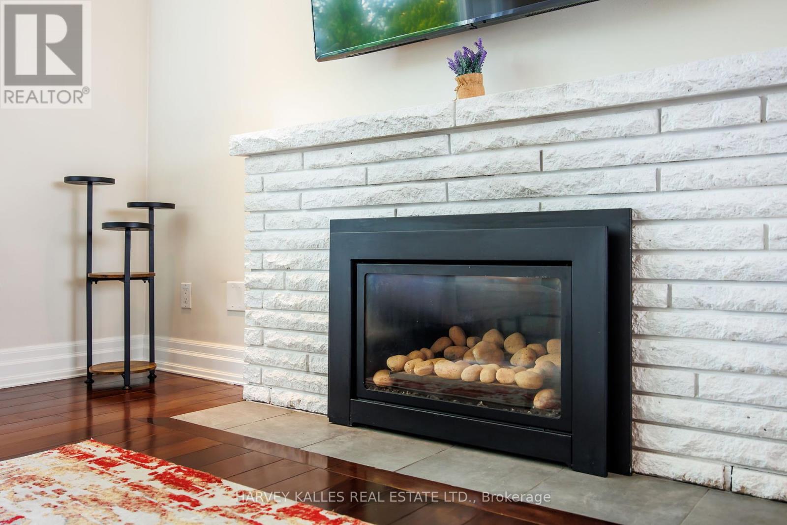 224 Berry Road, Toronto, Ontario  M8Y 1X6 - Photo 32 - W12184452