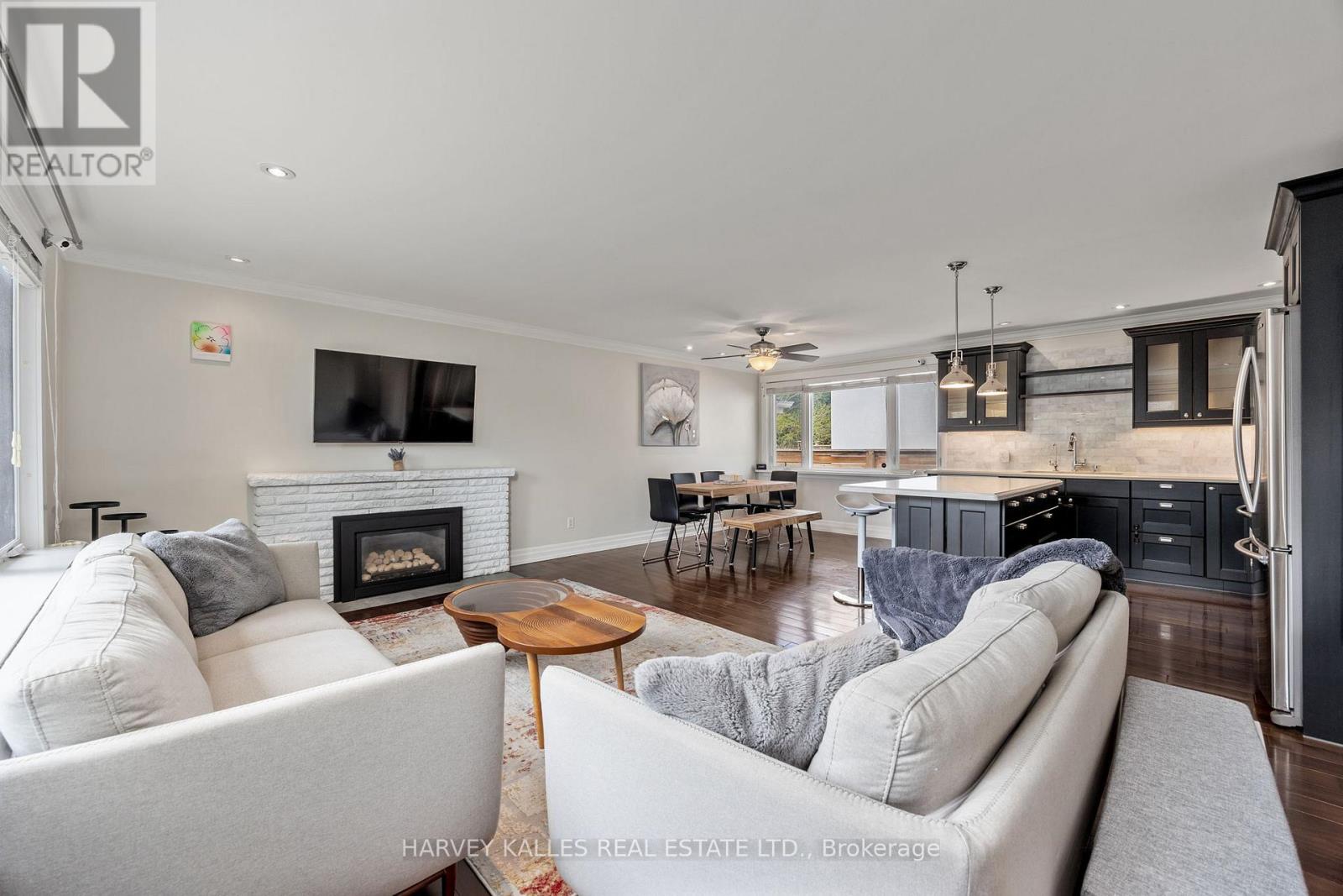 224 Berry Road, Toronto, Ontario  M8Y 1X6 - Photo 8 - W12184452