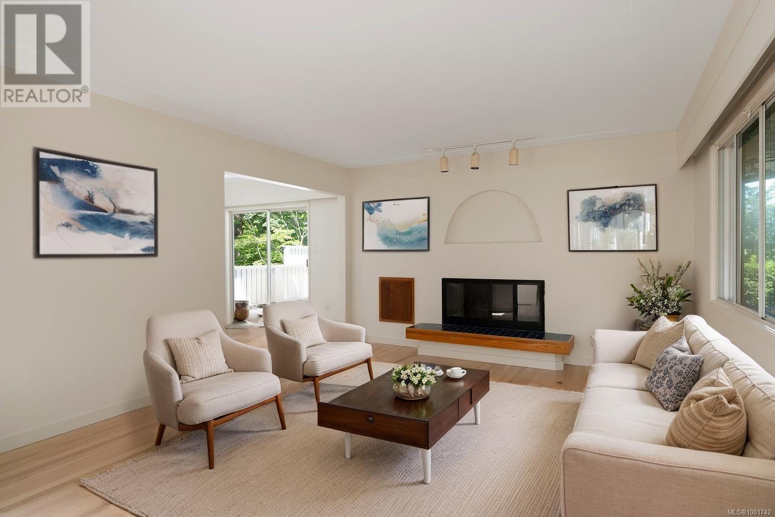 4606 Vantreight Dr, Saanich, British Columbia  V8N 3W9 - Photo 4 - 1001742