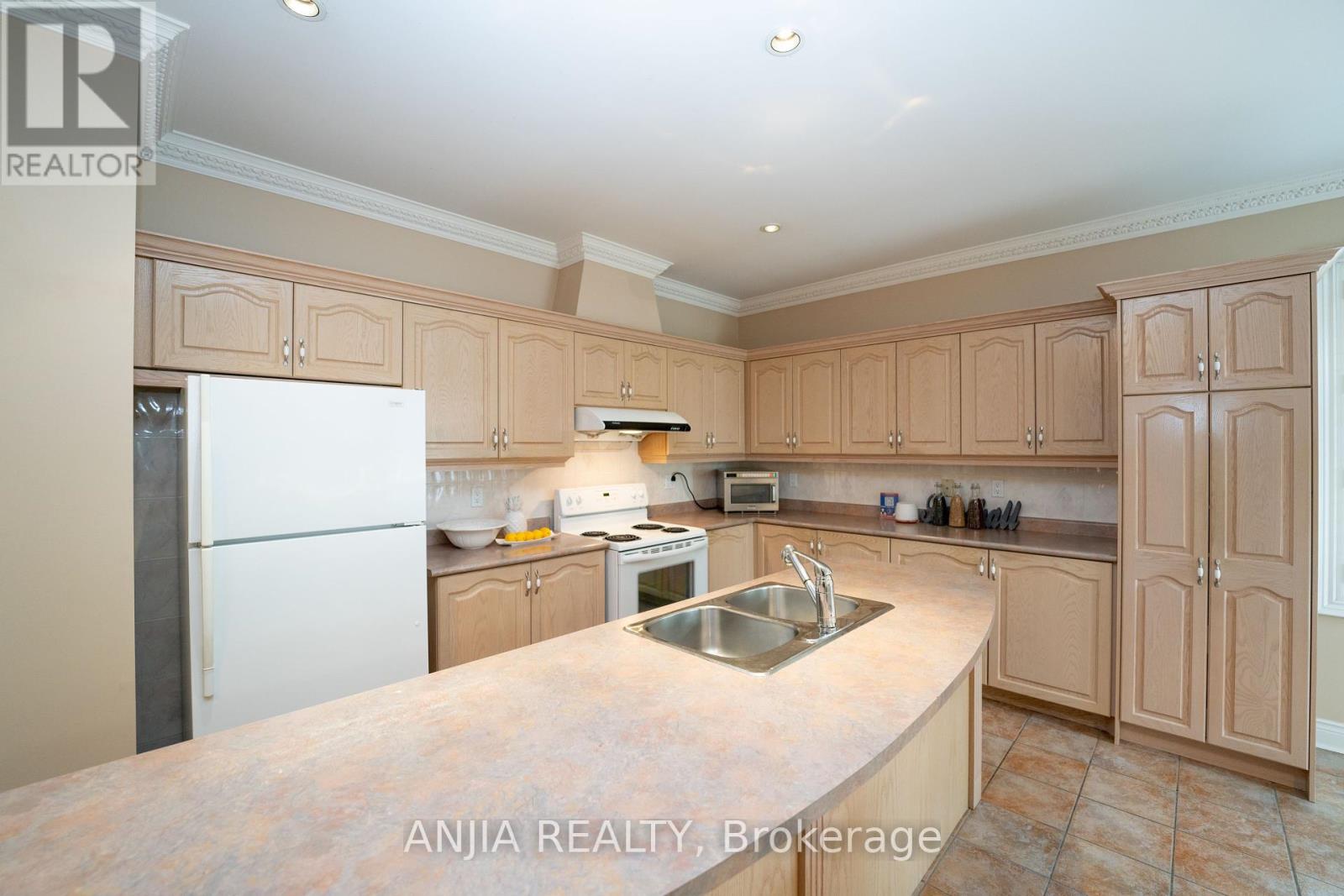 8 Cottontail Avenue, Markham, Ontario  L3S 4E7 - Photo 18 - N12181813