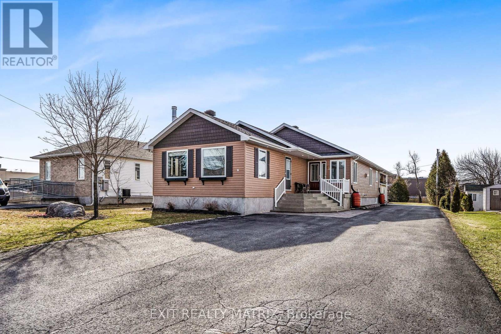 84 Anik Street, North Glengarry, Ontario  K0C 1A0 - Photo 2 - X12093292
