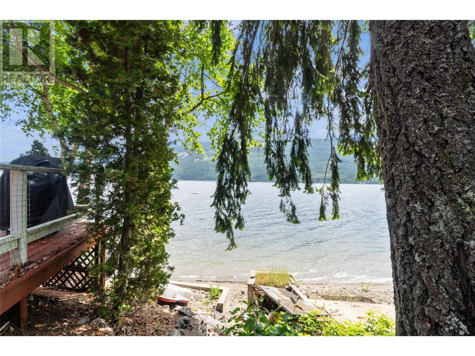 4750 Sunnybrae Canoe Point Road, Tappen, BC V0E2W0