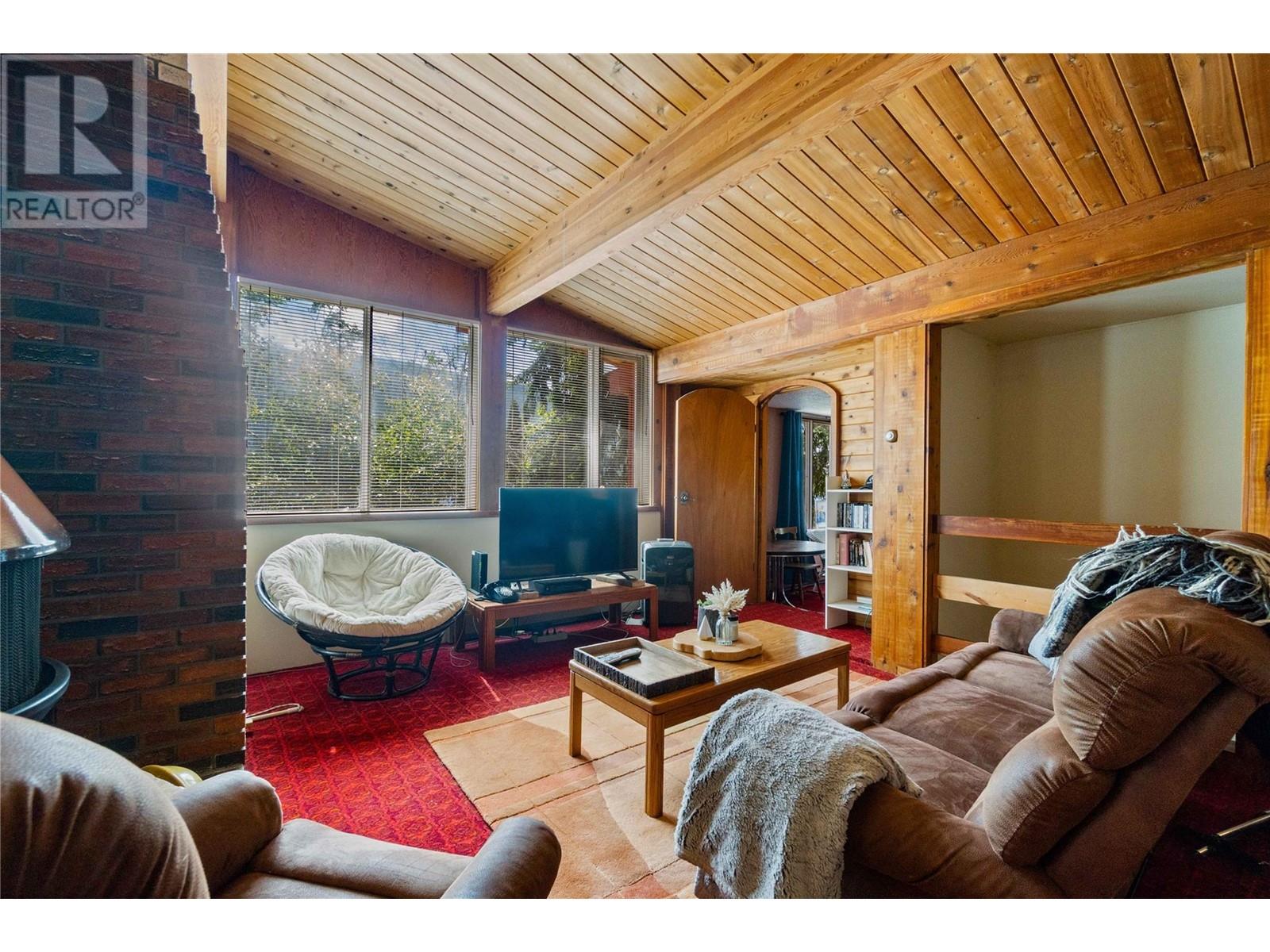 Property at 4750 Sunnybrae Canoe Point Road image 2