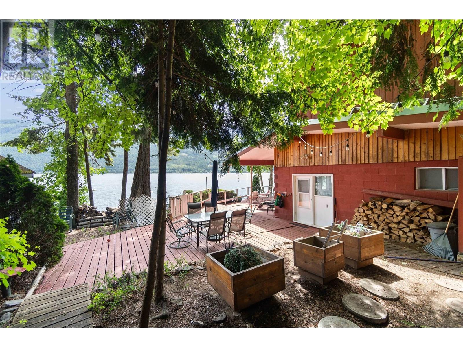 4750 Sunnybrae Canoe Point Road, Tappen, BC V0E2W0