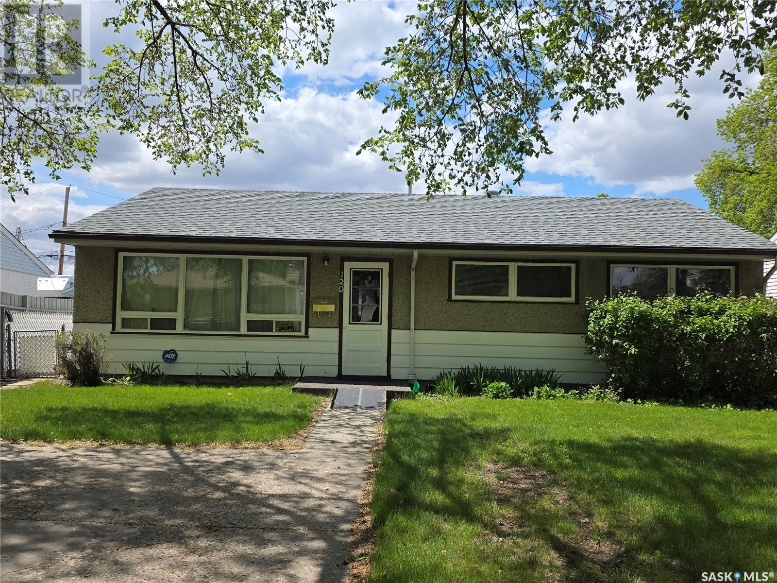120 Rae Street, Regina, Saskatchewan  S4R 3L6 - Photo 2 - SK007727