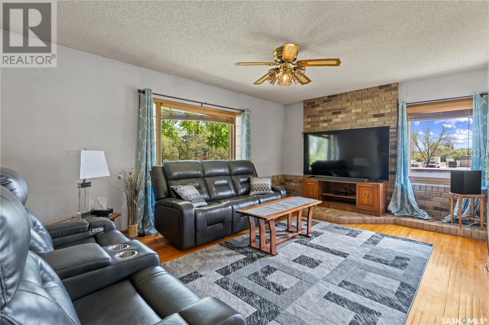Property at 1102 Elgin AVENUE image 4