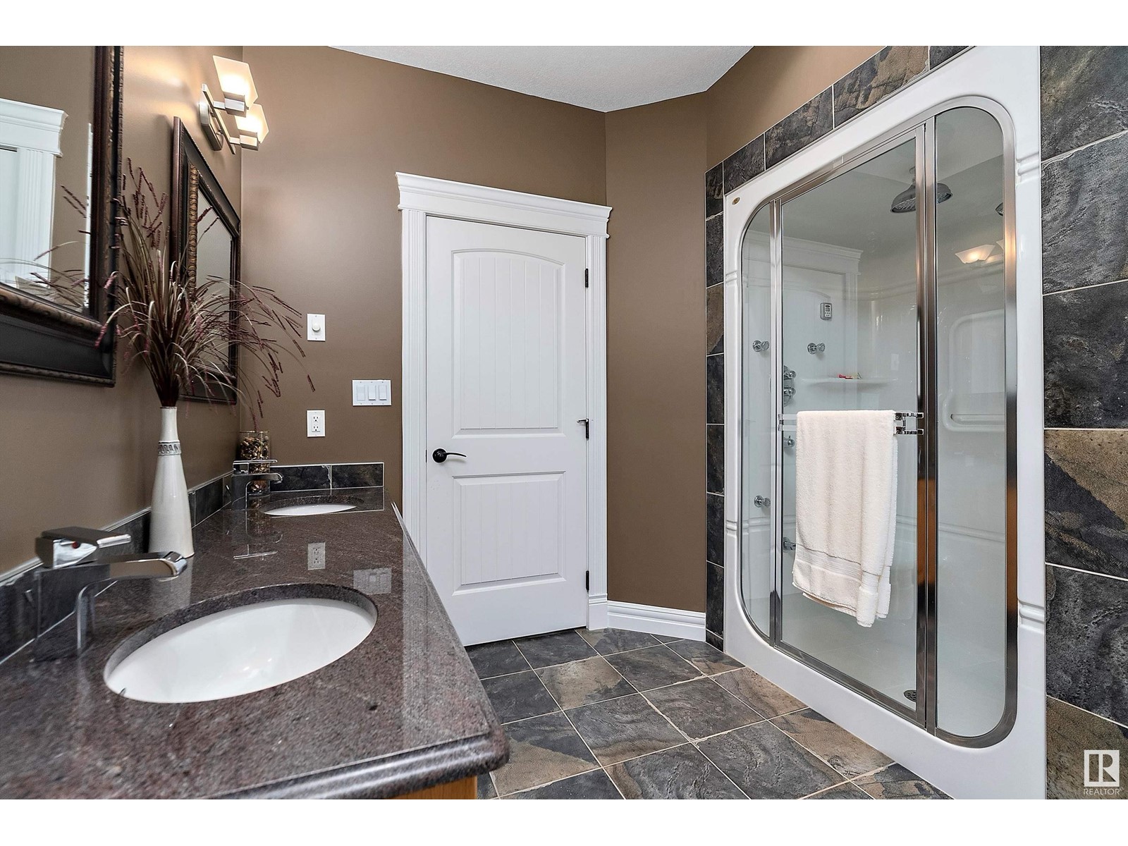 Property at 40 50446 RANGE ROAD 232 image 2