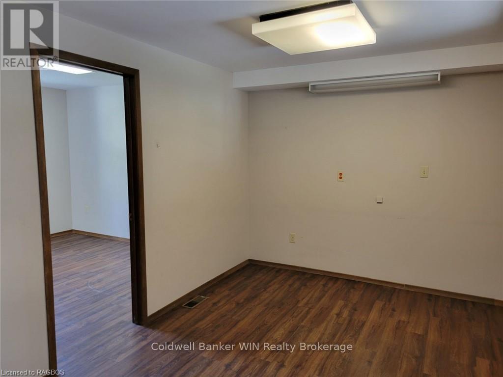 120 King Street E, Wellington North, Ontario  N0G 2L2 - Photo 18 - X11823106