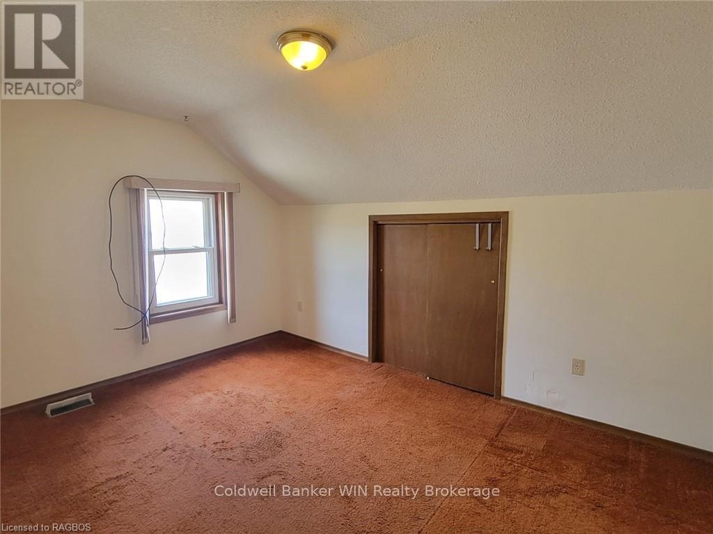 120 King Street E, Wellington North, Ontario  N0G 2L2 - Photo 11 - X11823106