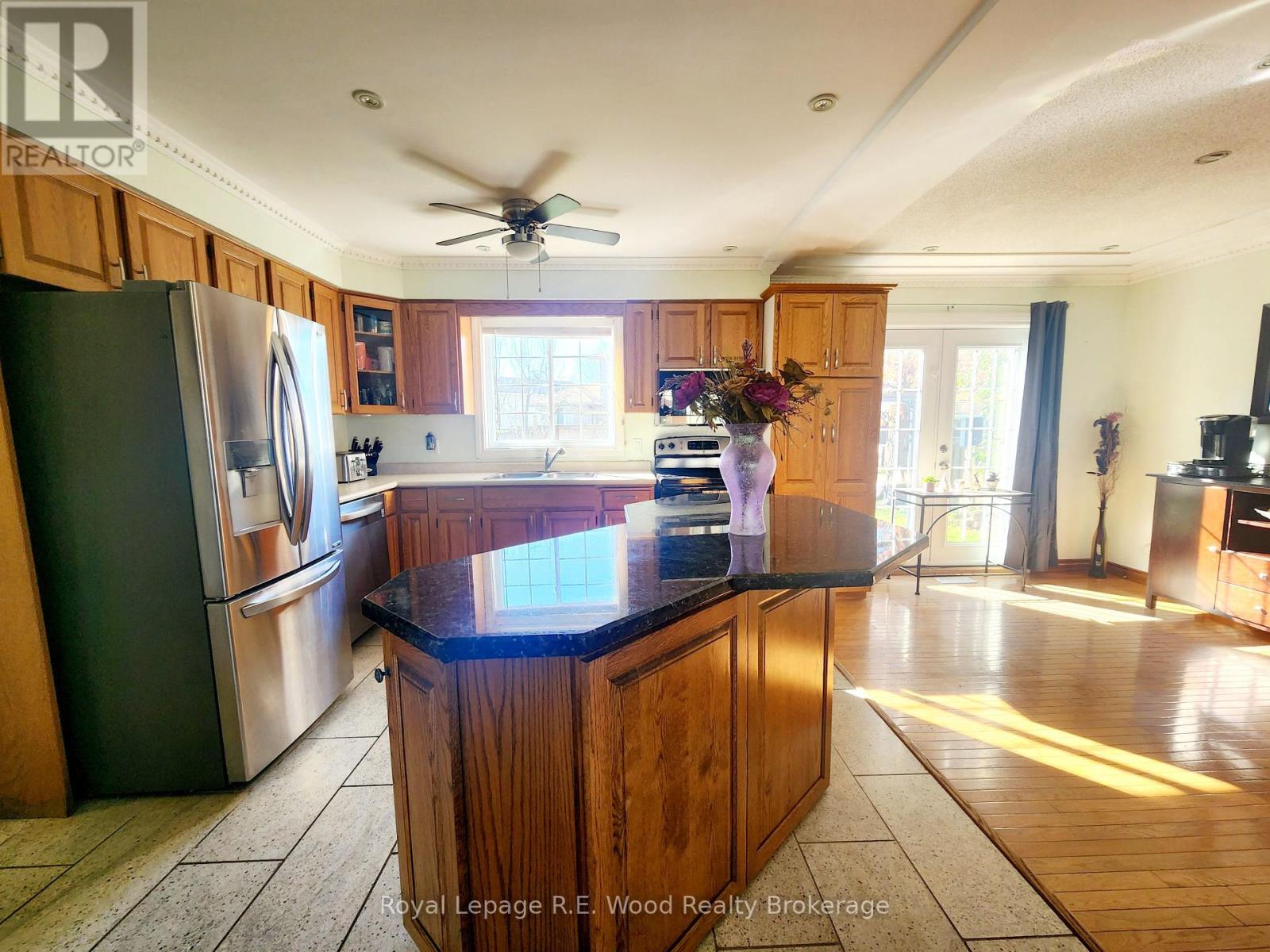 98 Allen Street, Tillsonburg, Ontario  N4G 5K1 - Photo 3 - X12184502