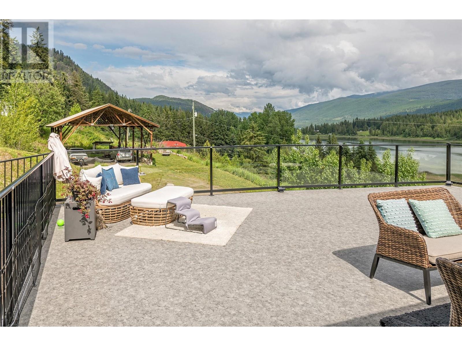 3304 White Lake Road, Sorrento, BC V0E2W1